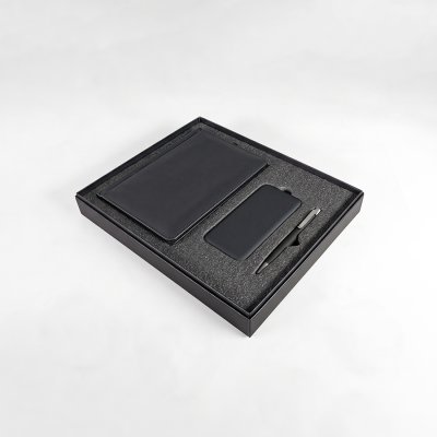 Набор подарочный BLISS: ежедневник, ручка и power bank в коробкес ложементом