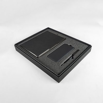 Набор подарочный MONTROSE: ежедневник, ручка и power bank в коробкес ложементом