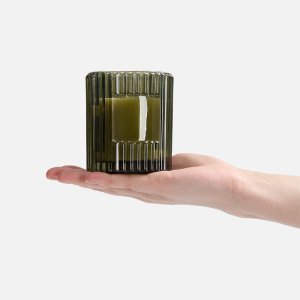 Ароматическая свеча Fragnola, ver.2, дубовый мох и пачули, зеленая Ароматическая свеча Fragnola, ver.2, дубовый мох и пачули, зеленая