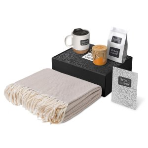 Подарочный набор Re:y. Nest с пледом, кружкой и вареньем