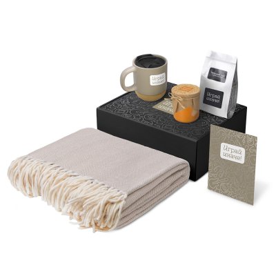 Подарочный набор Re:y. Nest с пледом, кружкой и вареньем