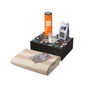 Подарочный набор Re:y. Warm с пледом, термосом и чаем Подарочный набор Re:y. Warm с пледом, термосом и чаем